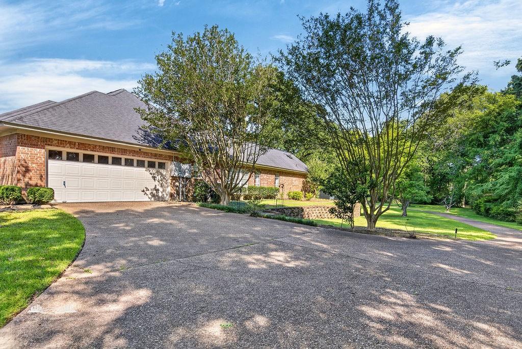 5540 Bent Tree Drive Property Photo 3