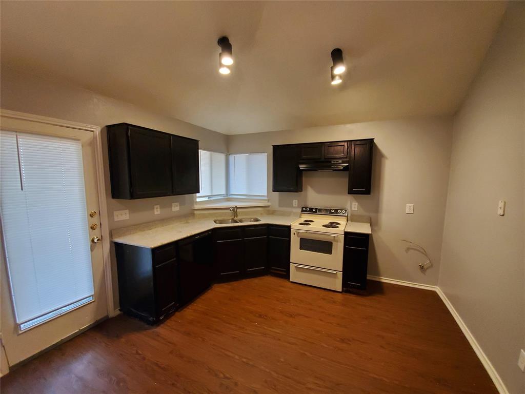 10212 Hillhouse Lane Property Photo 4
