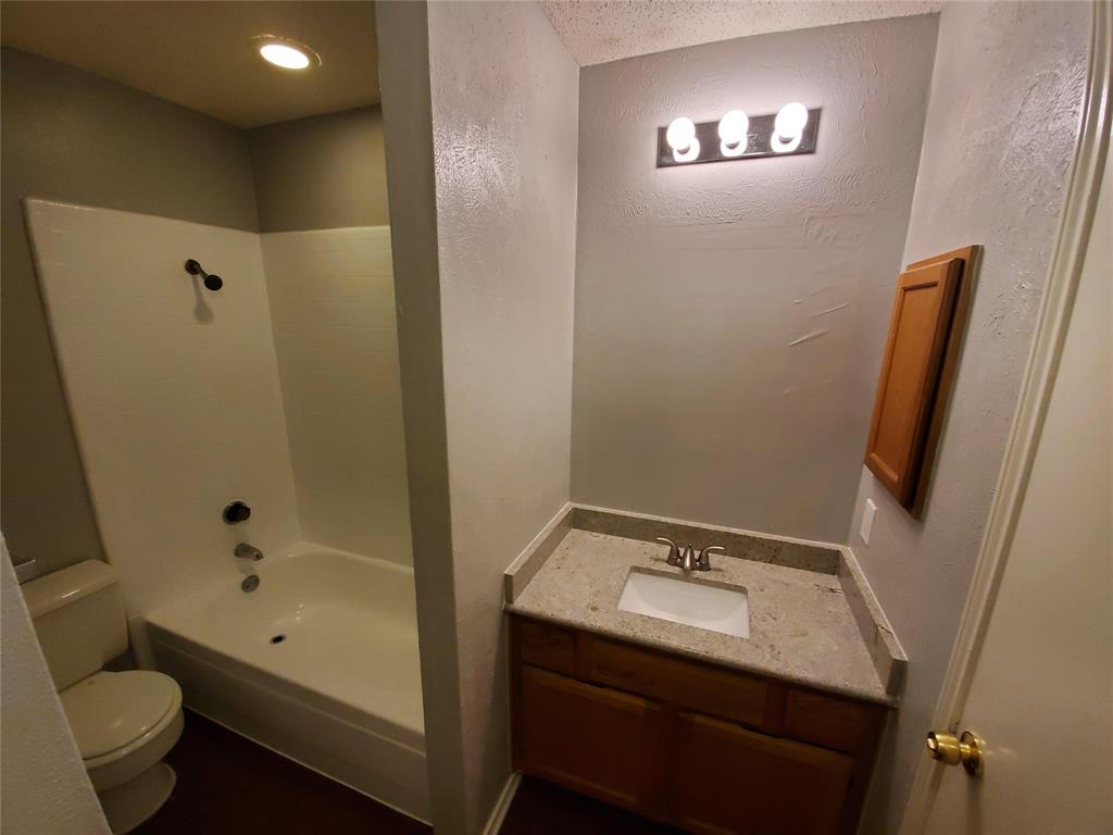 10212 Hillhouse Lane Property Photo 5
