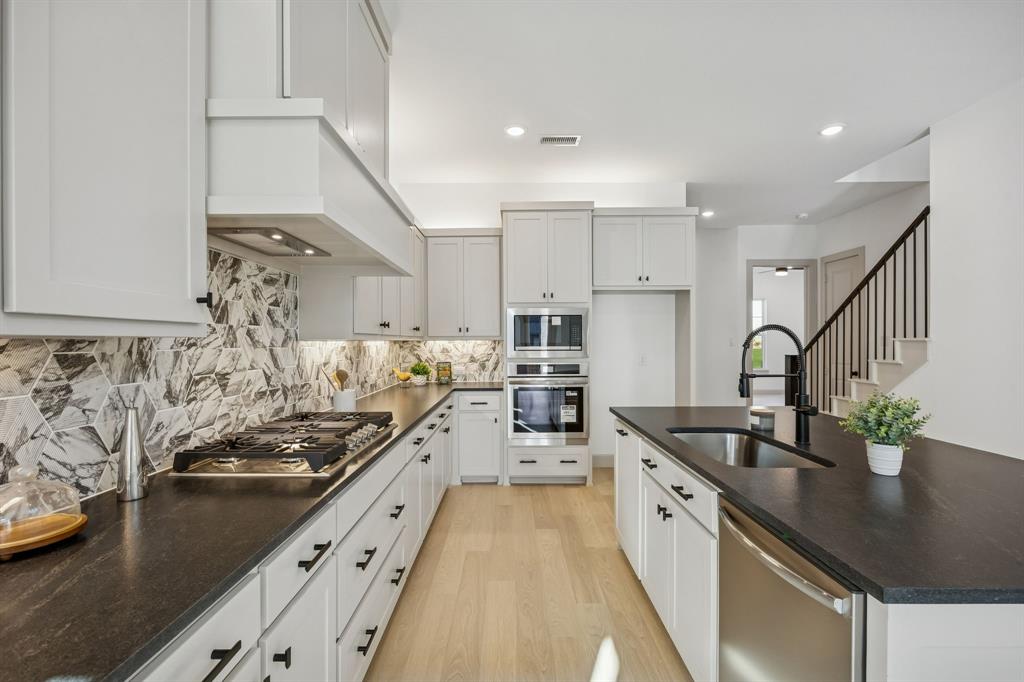 1213 Beebalm Mews Property Photo 10