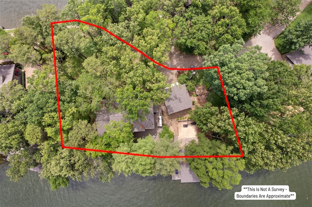 785 Windy Point Drive Property Photo 2