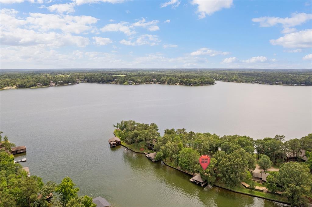 785 Windy Point Drive Property Photo 3