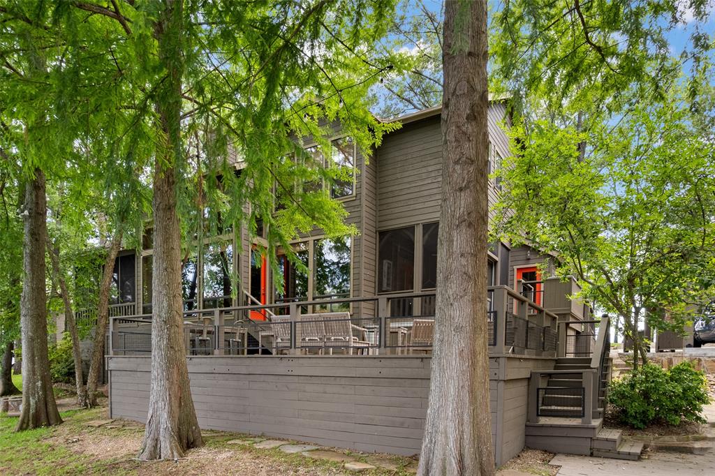785 Windy Point Drive Property Photo 5