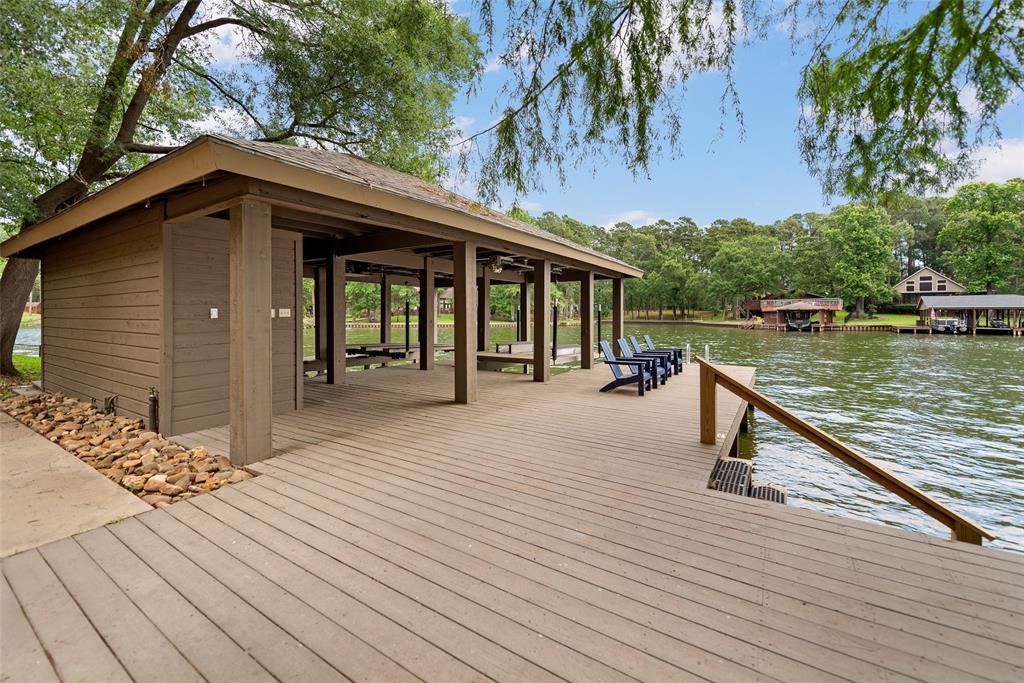 785 Windy Point Drive Property Photo 39