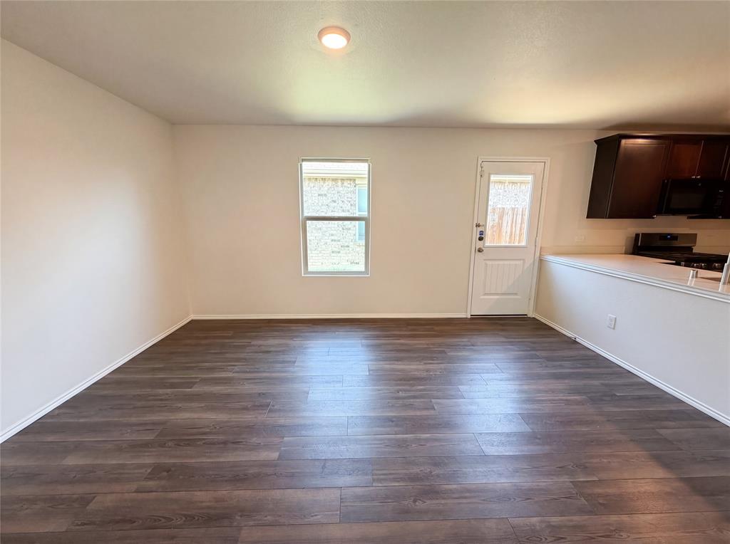 2214 Nightgrove Circle Property Photo 3