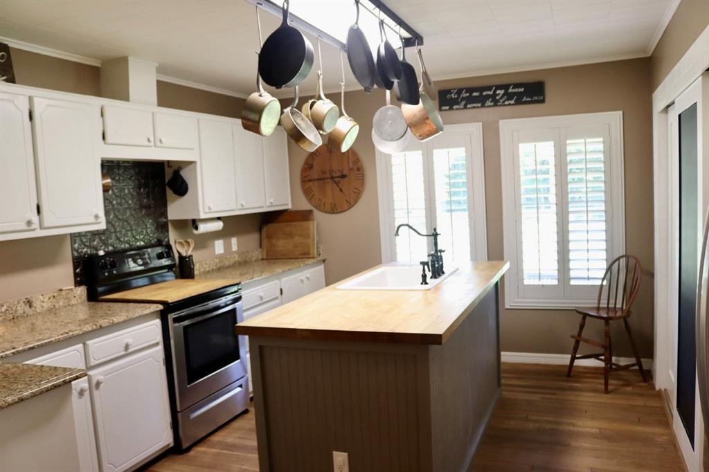 387 County Road 2101 Property Photo 14