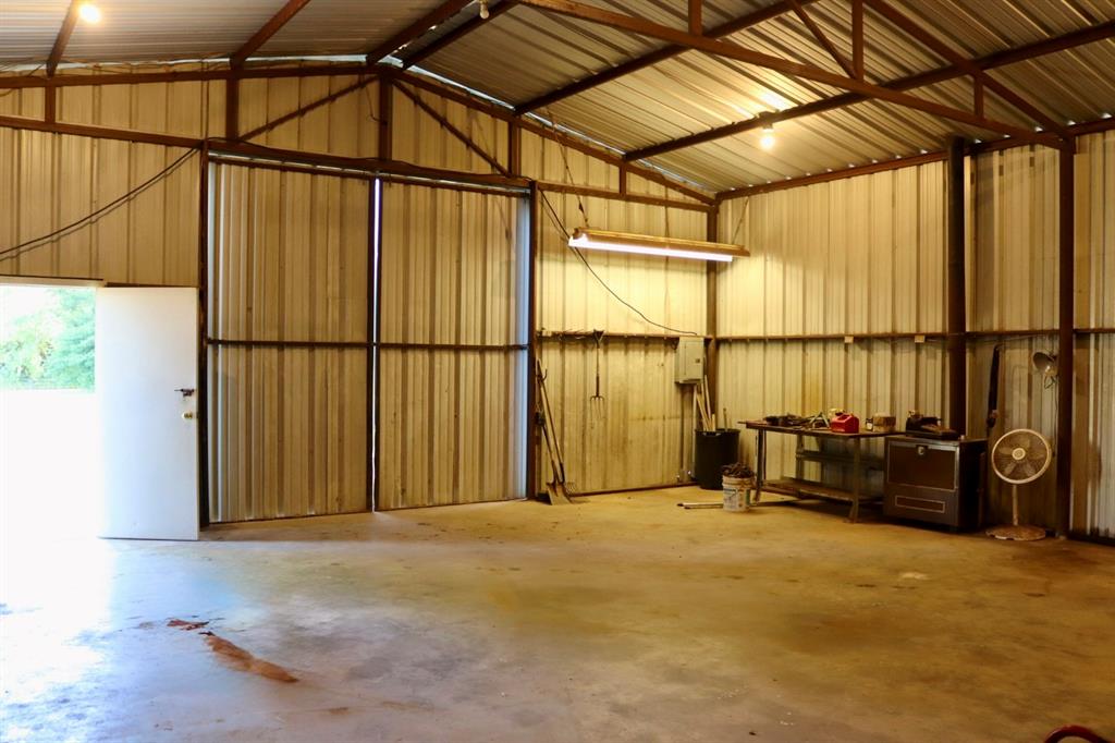 387 County Road 2101 Property Photo 38