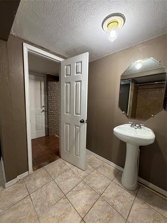 2436 Lockhart Avenue Property Photo 4