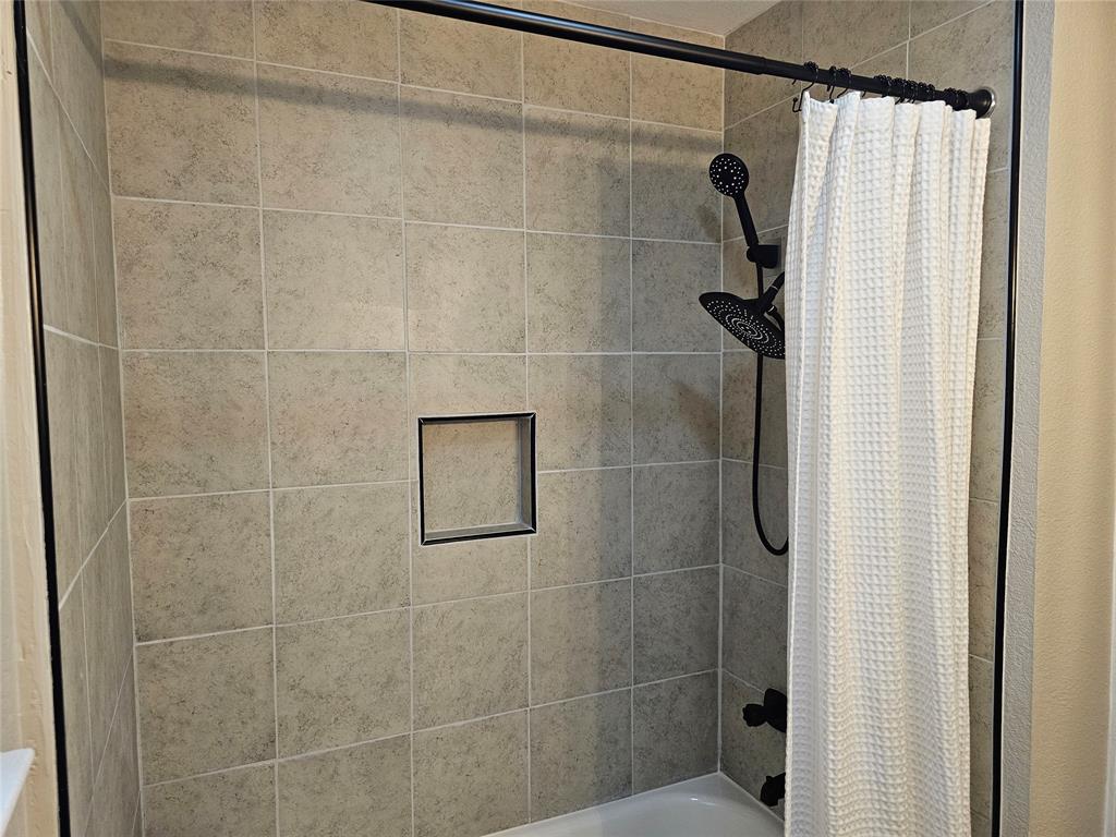 200 E Charles Street Property Photo 8