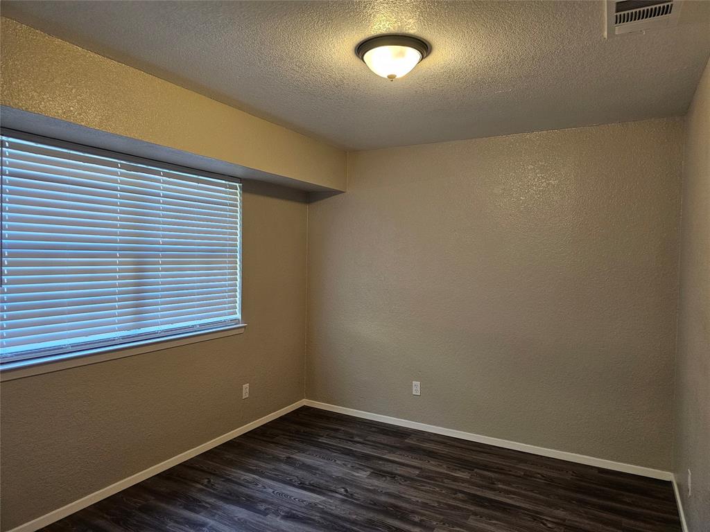 200 E Charles Street Property Photo 19