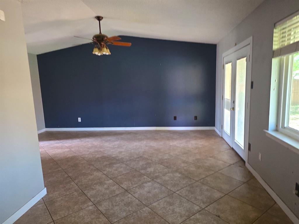 1900 26th Avenue Property Photo 3