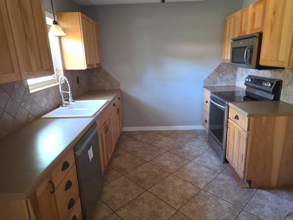 1900 26th Avenue Property Photo 4