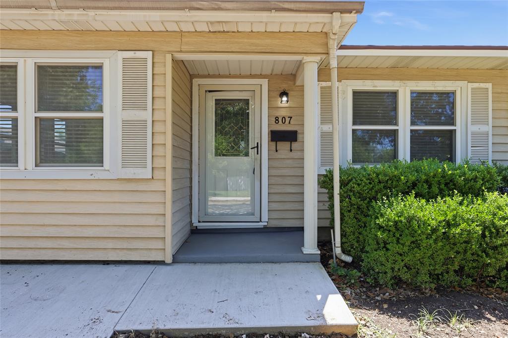807 Highland Drive Property Photo 2