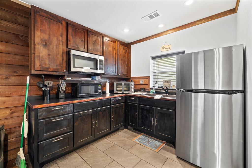 294 County Road 1227 Property Photo 6