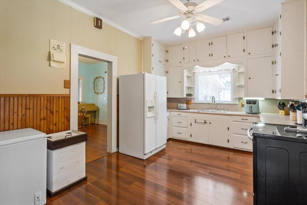102 S Hogan Street Property Photo 10
