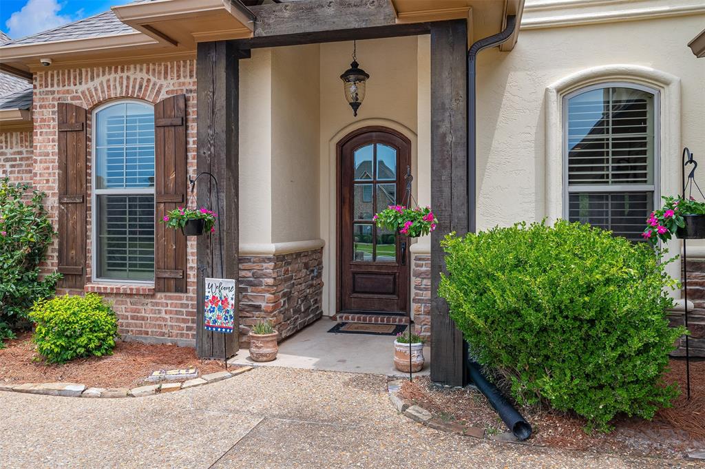 672 Dumaine Property Photo 3