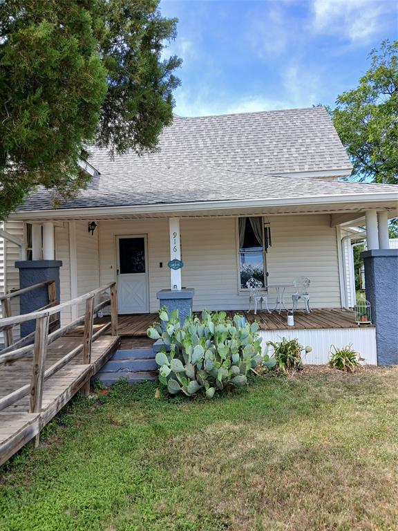 916 AUSTIN Street Property Photo 1