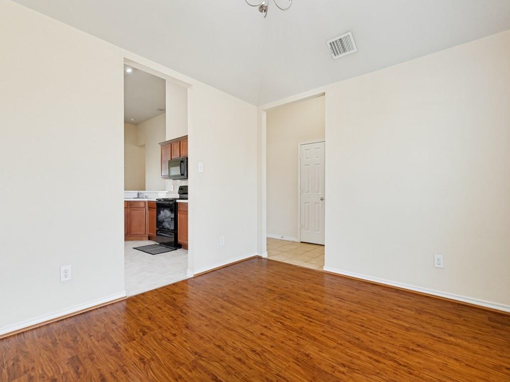225 Charleston Drive Property Photo 5