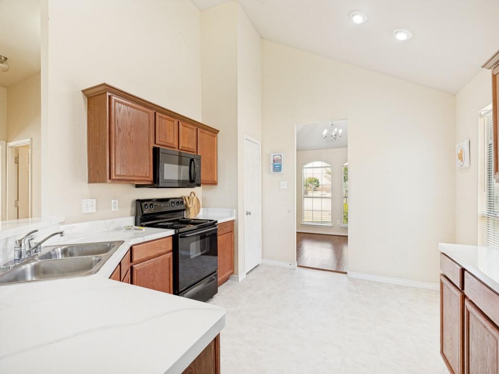 225 Charleston Drive Property Photo 12
