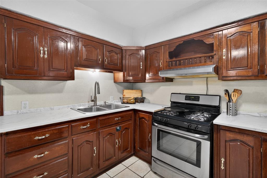 604 Graham Street Property Photo 10