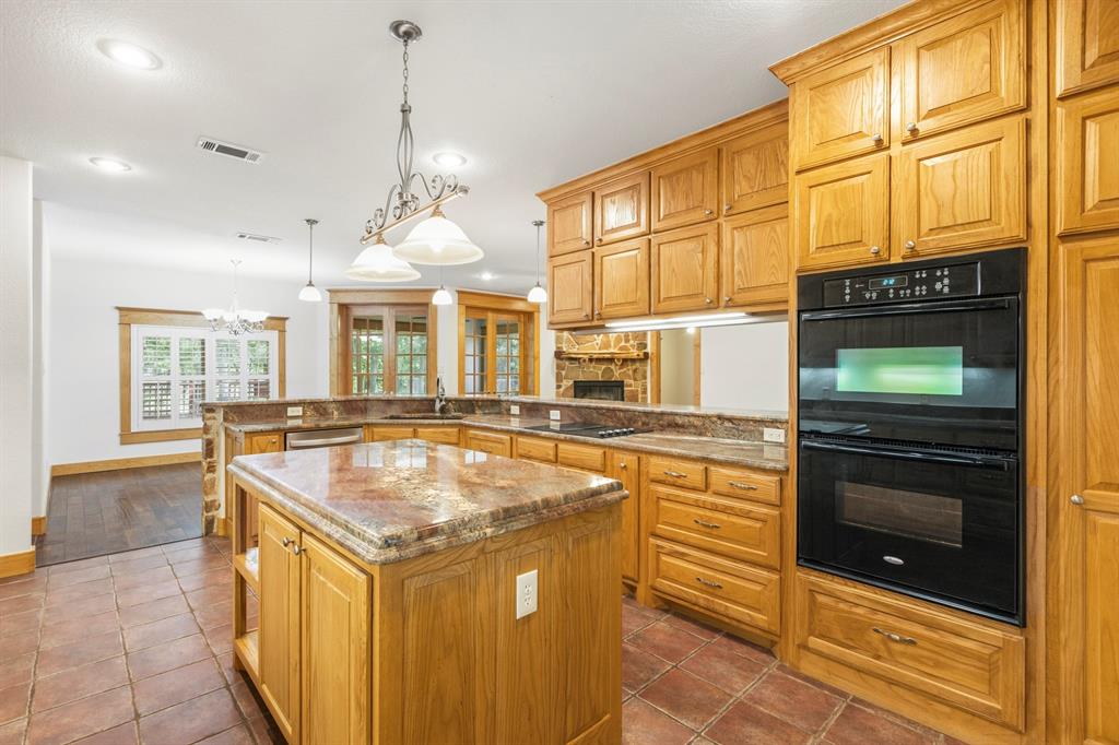 6373 Hidden Oaks Drive Property Photo 12