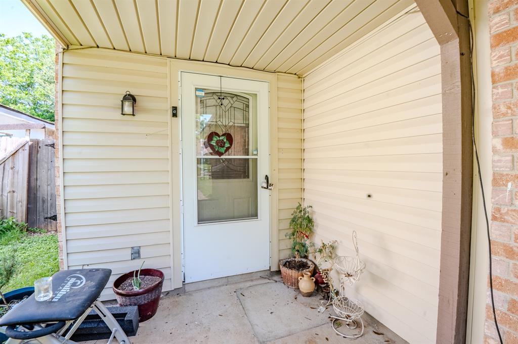 7105 Pineberry Road Property Photo 3