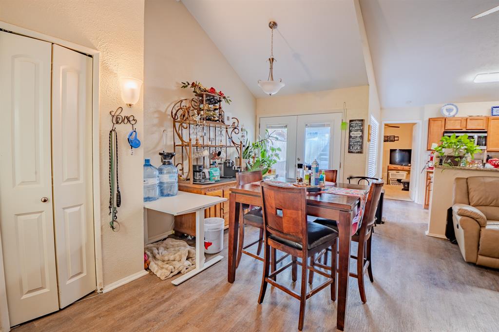 7105 Pineberry Road Property Photo 4
