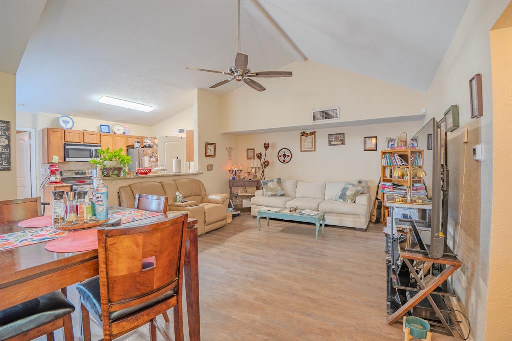 7105 Pineberry Road Property Photo 6