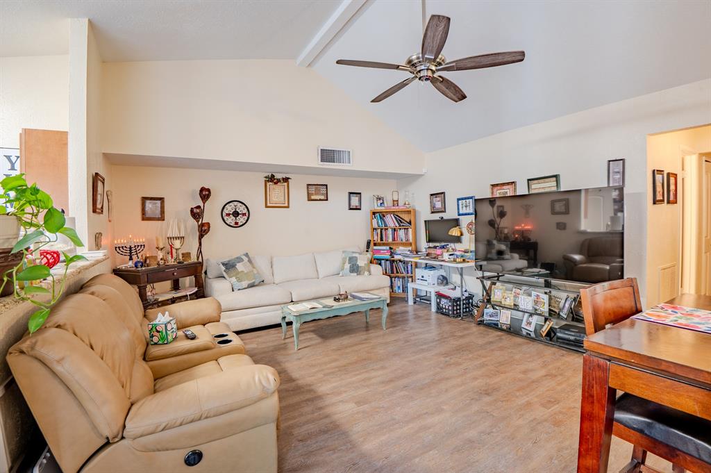 7105 Pineberry Road Property Photo 7