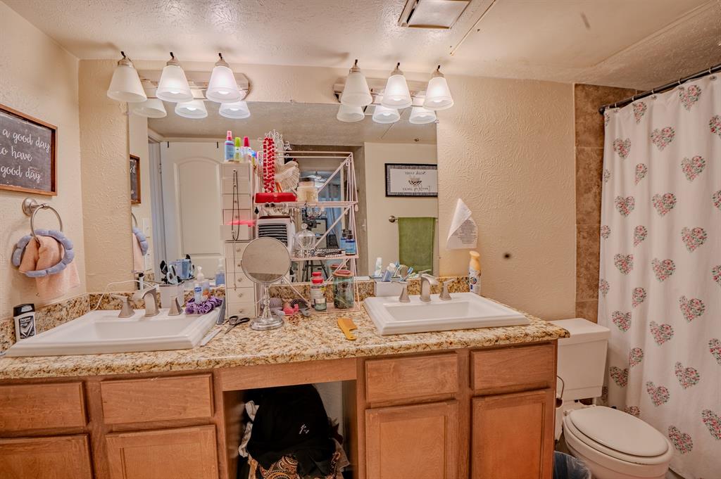 7105 Pineberry Road Property Photo 16