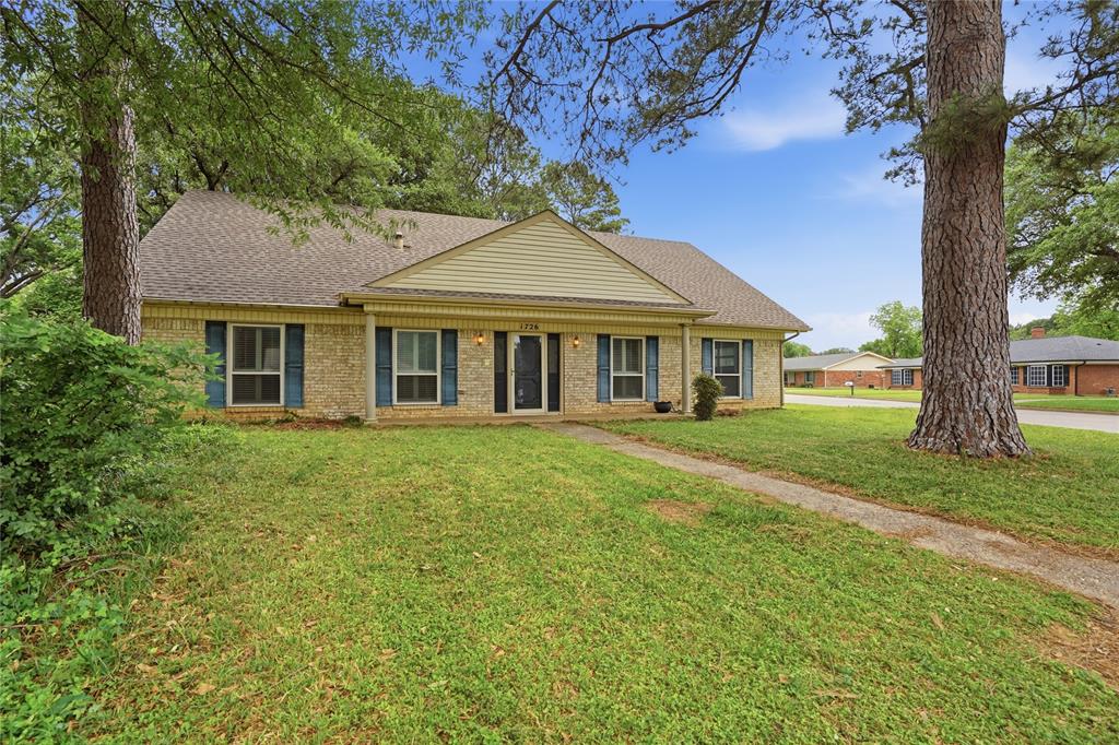 1726 Venetian Circle Property Photo 2