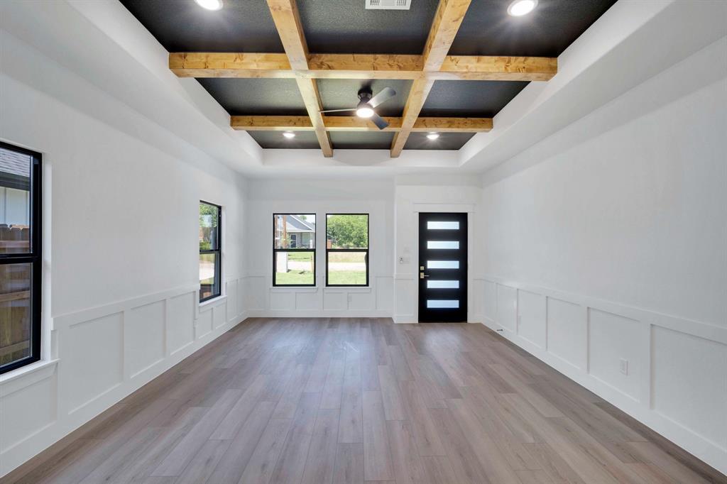 312 Matthew Street Property Photo 6