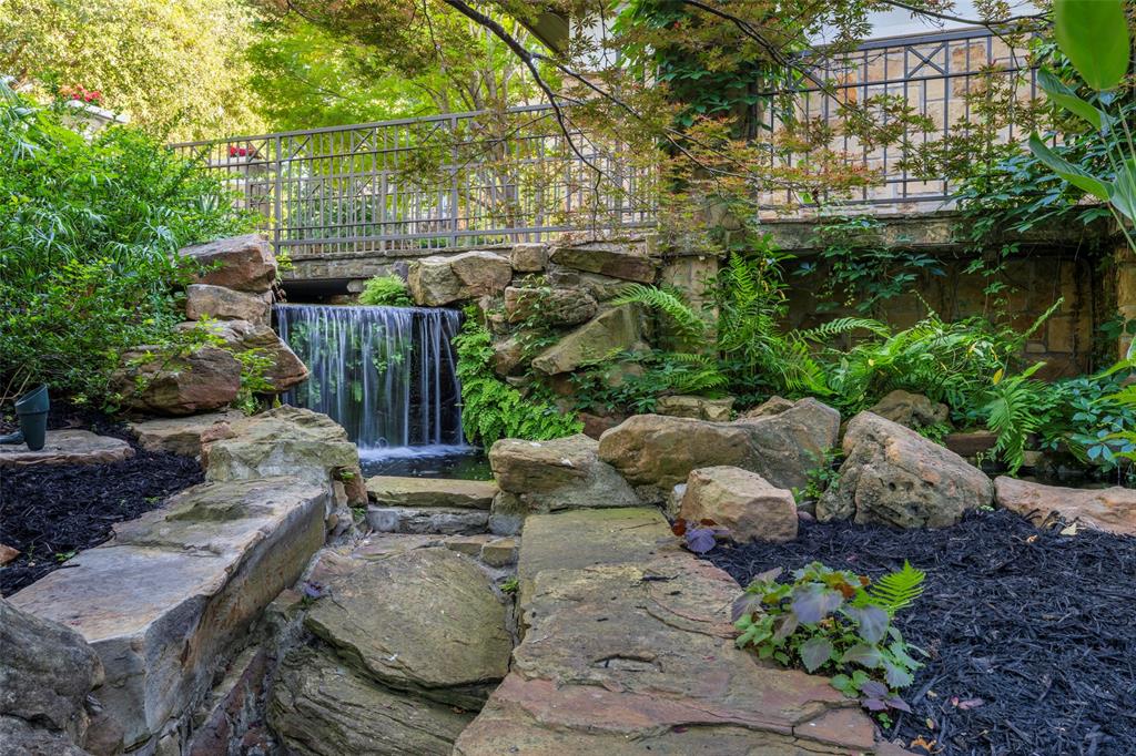 2702 Mark Twain Court Property Photo 6