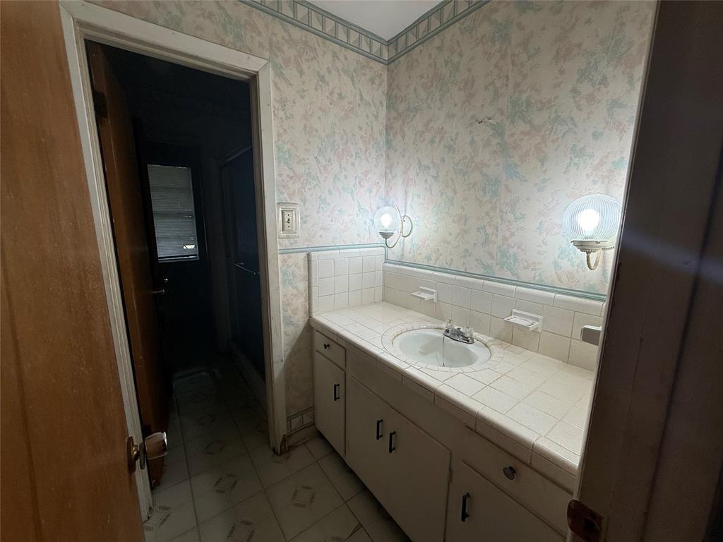 2402 W 5th Avenue Property Photo 6