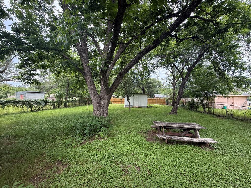 2402 W 5th Avenue Property Photo 8