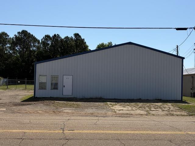812 S Commerce St. Property Photo 2