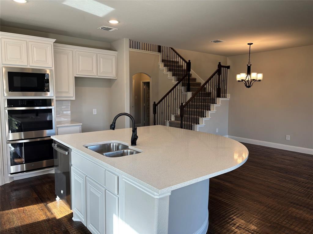 609 Red Maple Road Property Photo 1