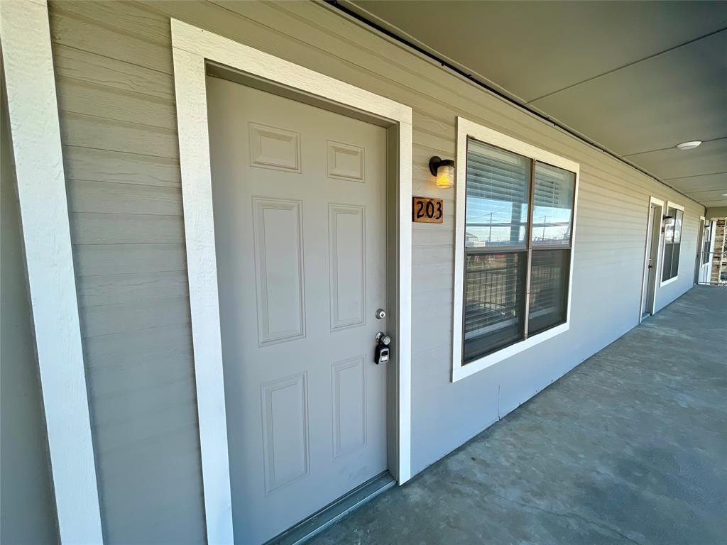 2526 W Prairie Street 203 Property Photo 1