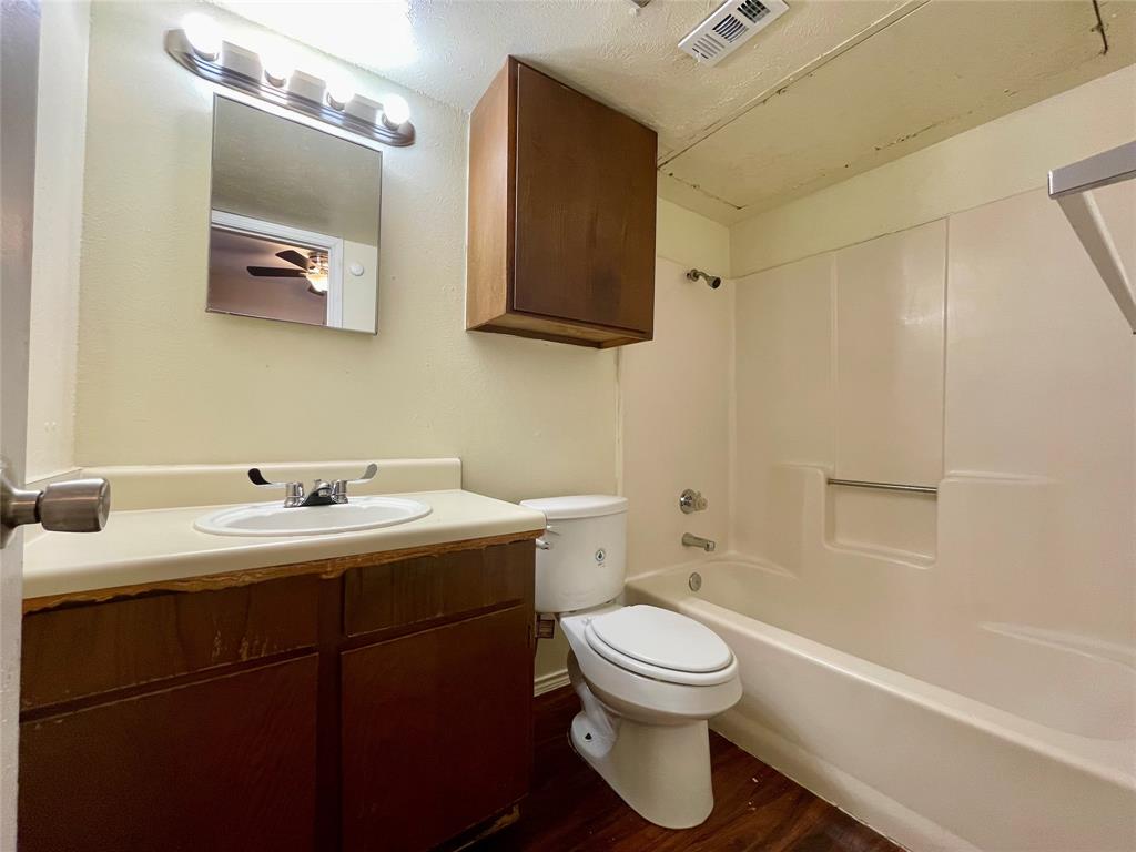 2526 W Prairie Street 203 Property Photo 3