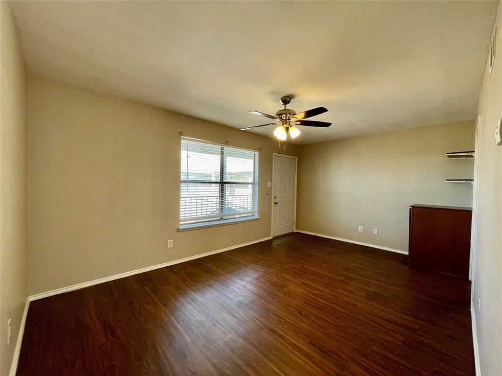 2526 W Prairie Street 203 Property Photo 7