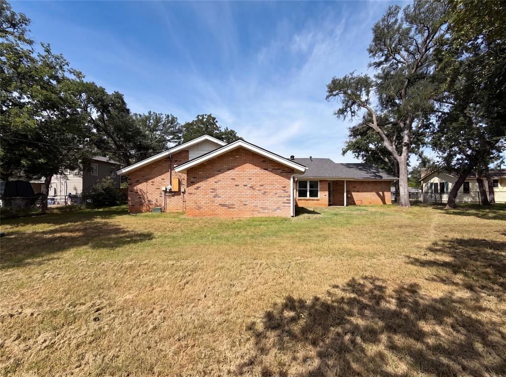 7928 Ella Young Drive Property Photo 5