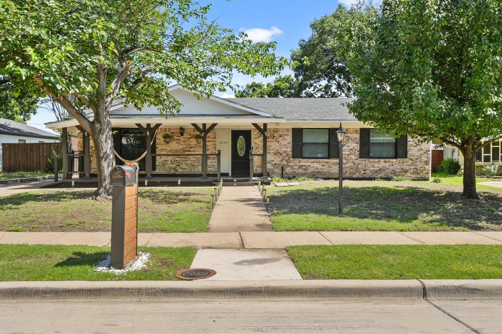 2795 Beechmont Drive Property Photo 1