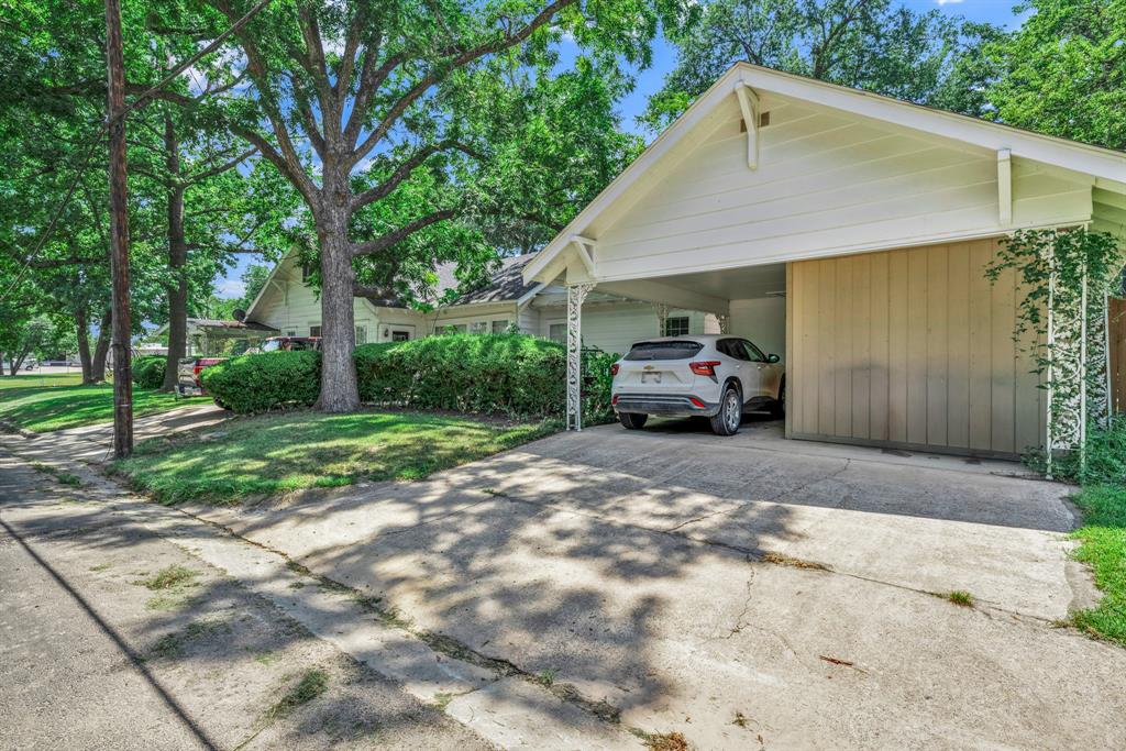 605 Davis Street Property Photo 4