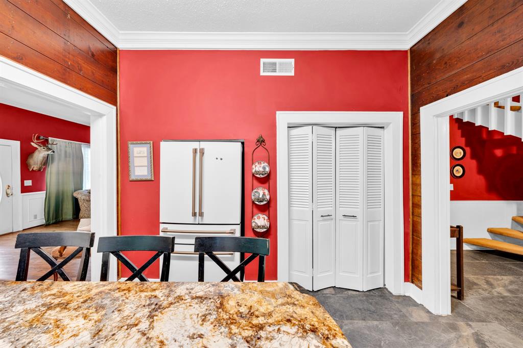 605 Davis Street Property Photo 12