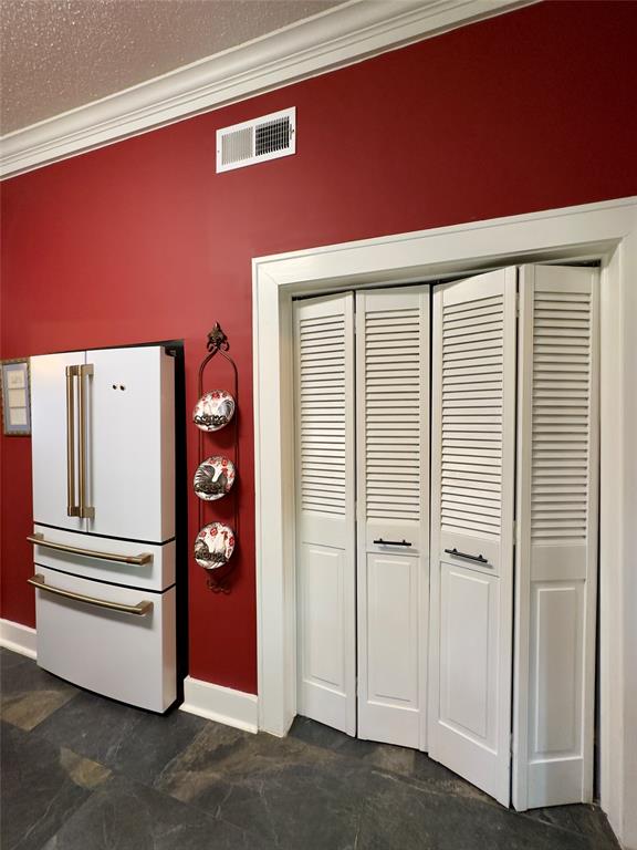 605 Davis Street Property Photo 13