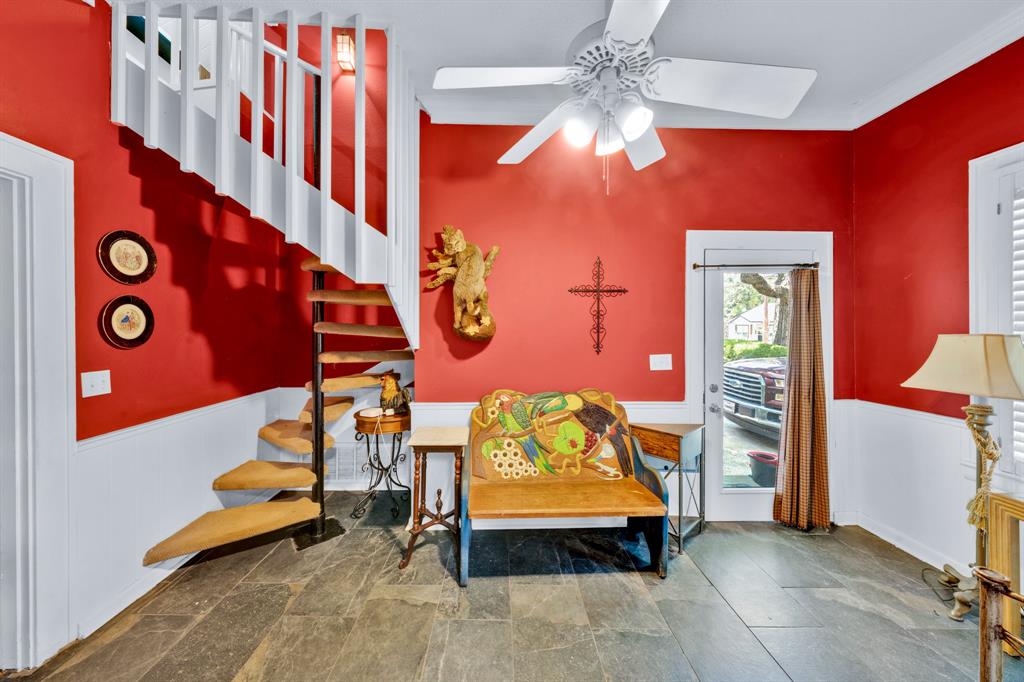 605 Davis Street Property Photo 14
