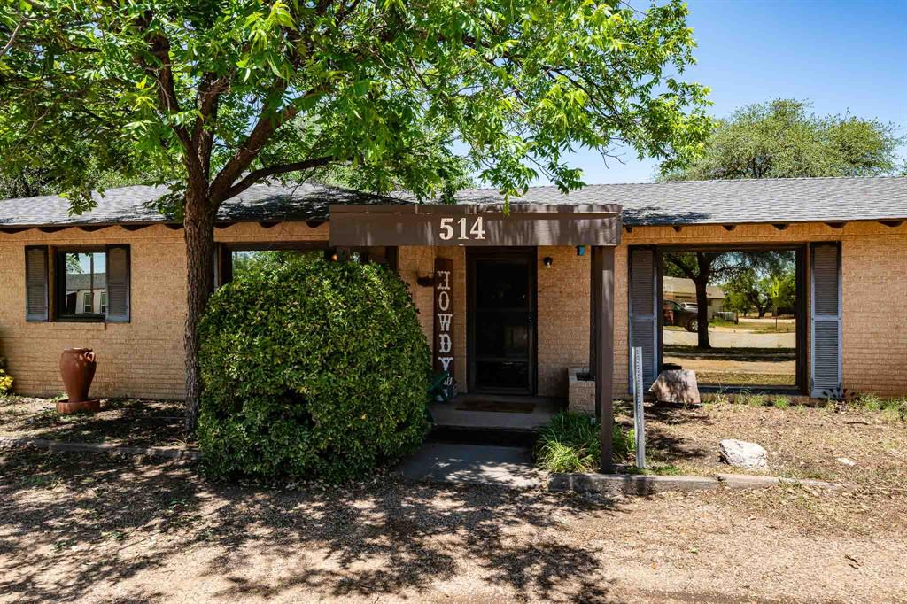 514 W Lake Drive Property Photo 4
