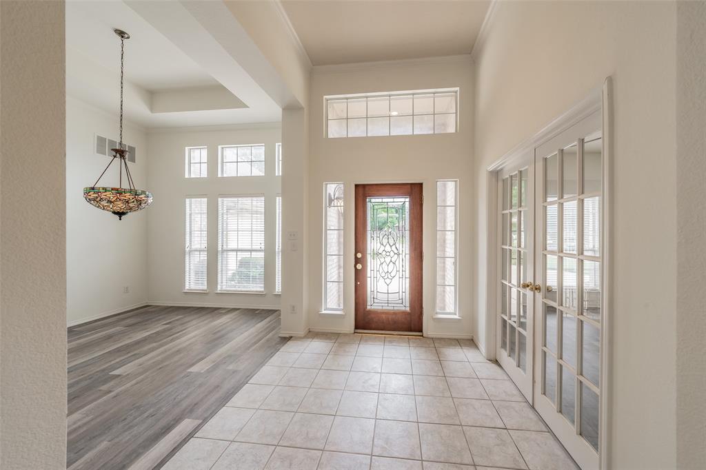1534 Spring Lake Drive Property Photo 3