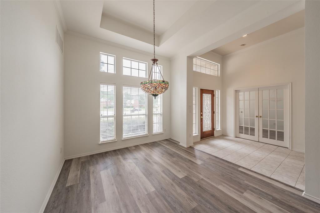 1534 Spring Lake Drive Property Photo 4