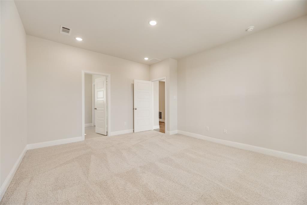 1916 Beeflower Street Property Photo 14